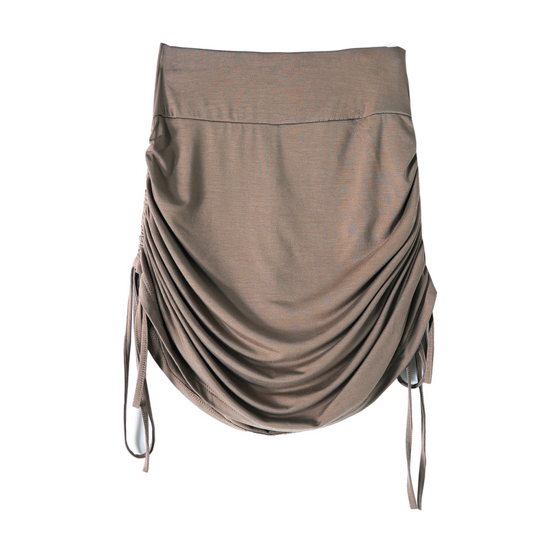 Reguliuojamas raišteliu klostuotas sėdmenų trumpas sijonas, skirtas moteriškam plonam vasariniam aukštam juosmeniui, kojų ilgiui ir plonam sijonui