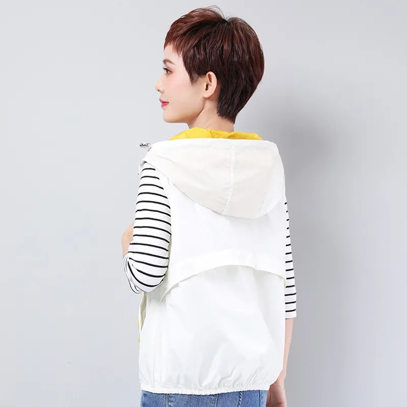 Pavasario/vasaros moteriška liemenė 2023 m. Nauja apsaugos nuo saulės liemenė su gobtuvu Moteriška madinga striukės be rankovių paltai Moteriški trumpa liemenė Viršutiniai drabužiai