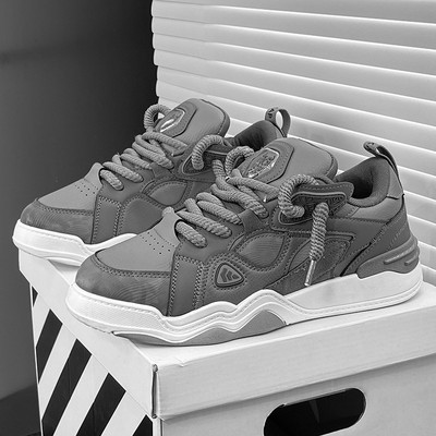 Nove muške cipele za kruh Uzročne niske cipele za rolanje Prozračne lagane neklizajuće tenisice Udobne cipele za muške cipele s platformom