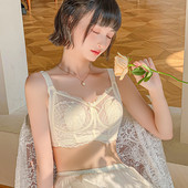 Uši králika z mliečneho cukru sú veľké, hrudník je malý, na úpravu spodnej bielizne sa nepoužíva oceľový krúžok, ultratenká podprsenka zo sladkej čipky