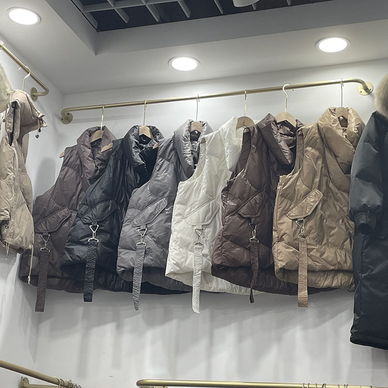 2023 m. žiemos pūkinė medvilninė moteriška liemenė Laisva tvirta striukė be rankovių Moteriška Juoda Balta Šiltos Liemenės Rudeninė lengva liemenė