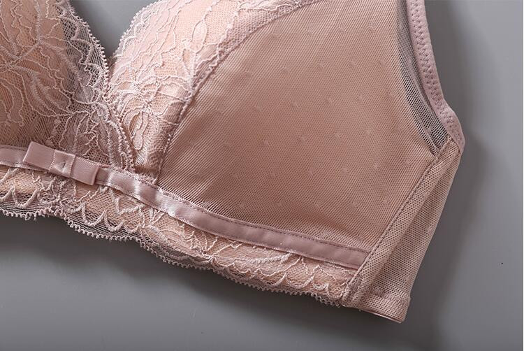 Căptușeală 100% mătase dud pentru femei cu țesătură de dantelă în exterior Sutien fără fir confortabil fără fir Bralette SS021