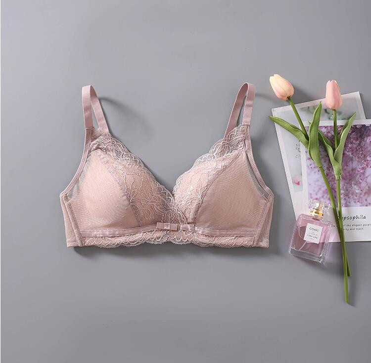 Căptușeală 100% mătase dud pentru femei cu țesătură de dantelă în exterior Sutien fără fir confortabil fără fir Bralette SS021