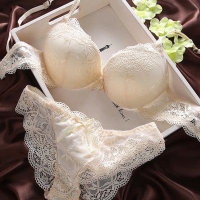 Moterų apatinio trikotažo rinkinys Liemenėlės puodelis Sexy Lace Liemenėlė ir trumpikėlių komplektai Permatomas moteriškas apatinis trikotažas Juodas siuvinėjimas Bow