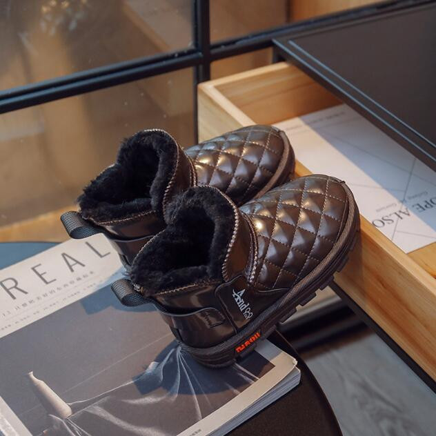 2023 Plišane tople kratke čizme Dječaci Djevojčice Modne ležerne dječje čizme Zimske dječje čizme za snijeg Dječje sportske cipele za snijeg