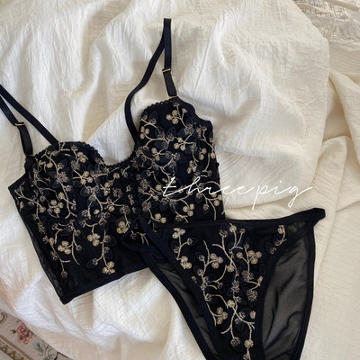 Set de sutien Push Up, cu flori din dantelă, broderie, lenjerie de corp franceză sexy pentru modelarea corpului Set de sutiene și chiloți de lenjerie albă romantică