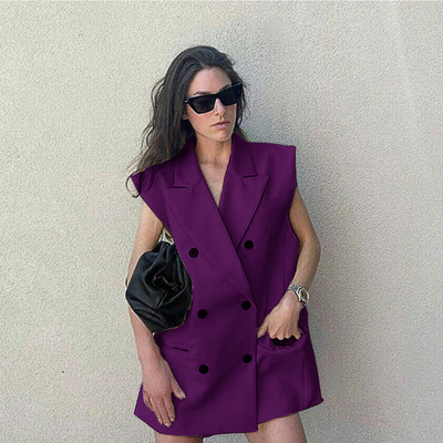 Vestă de damă pentru costum cu rever dublu, fără mâneci.