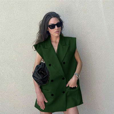 Vestă de damă pentru costum cu rever dublu, fără mâneci.