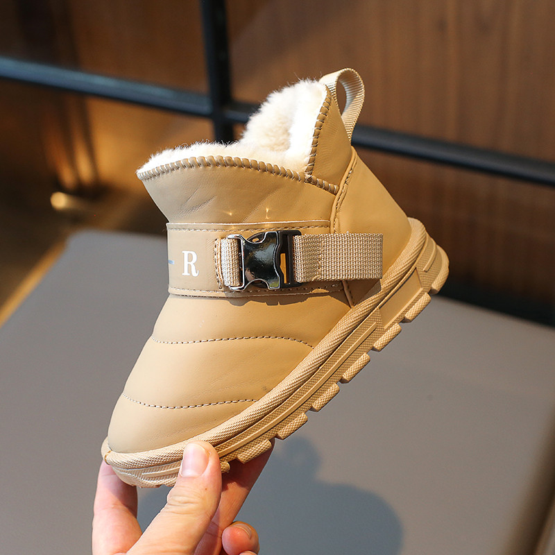 Dječje čizme za snijeg 2023 Nove kaki zimske podstavljene zadebljane pamučne cipele za dječake i djevojčice Bež moda s ravnim dječjim crnim čizmama
