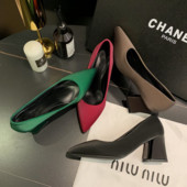 Juodi aukštakulniai batai moteriški vasariniai siurblys Nauji 2023 m. smailūs stori kulniukai, negilūs viengubi batai OL darbiniai aukštakulniai moteriški kieti talo