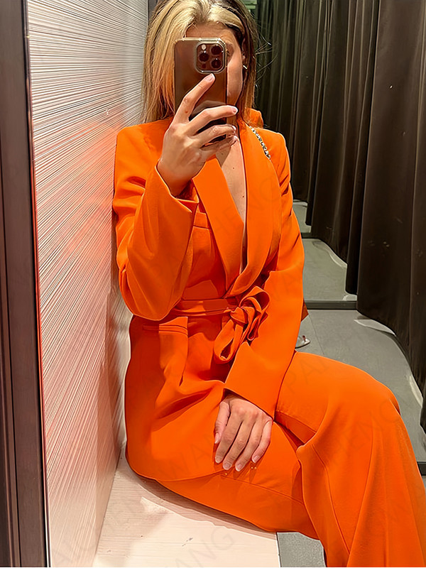 Dámsky oblek s dlhým rukávom a úzkym zapínaním na jeden gombík, oranžový oblek, ležérne nohavice, čisto farebné nohavice s vysokým pásom a širokými nohavicami