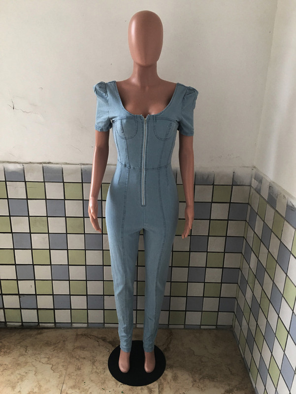 Kombinezoni s trapericama Seksi ženski kombinezon s V-izrezom, kratkim rukavima, plavi traper, ravni kombinezon