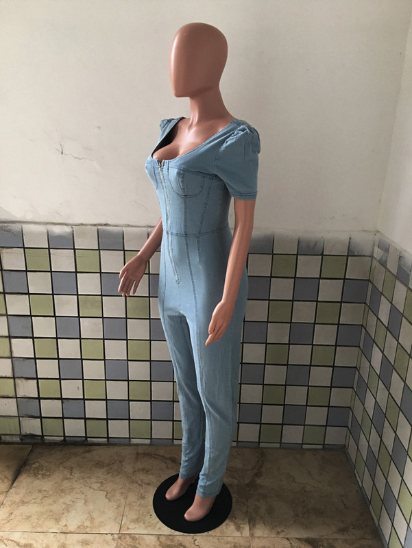 Kombinezoni s trapericama Seksi ženski kombinezon s V-izrezom, kratkim rukavima, plavi traper, ravni kombinezon