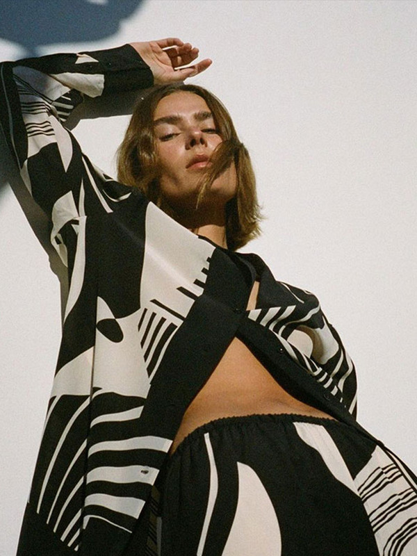 Ženski dvodijelni set s digitalnim tiskom, elegantna majica s dugim rukavima na rever, široke hlače s ravnim nogavicama, odijelo s hlačama 2023. Moda za dame High Streetwear