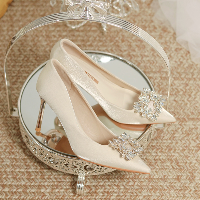 Pompe cu toc înalt cu cataramă pătrată de cristal de damă 2023 pantofi de mireasă eleganti din mătase cu toc subțire pantofi de rochie cu vârf ascuțit pentru femei