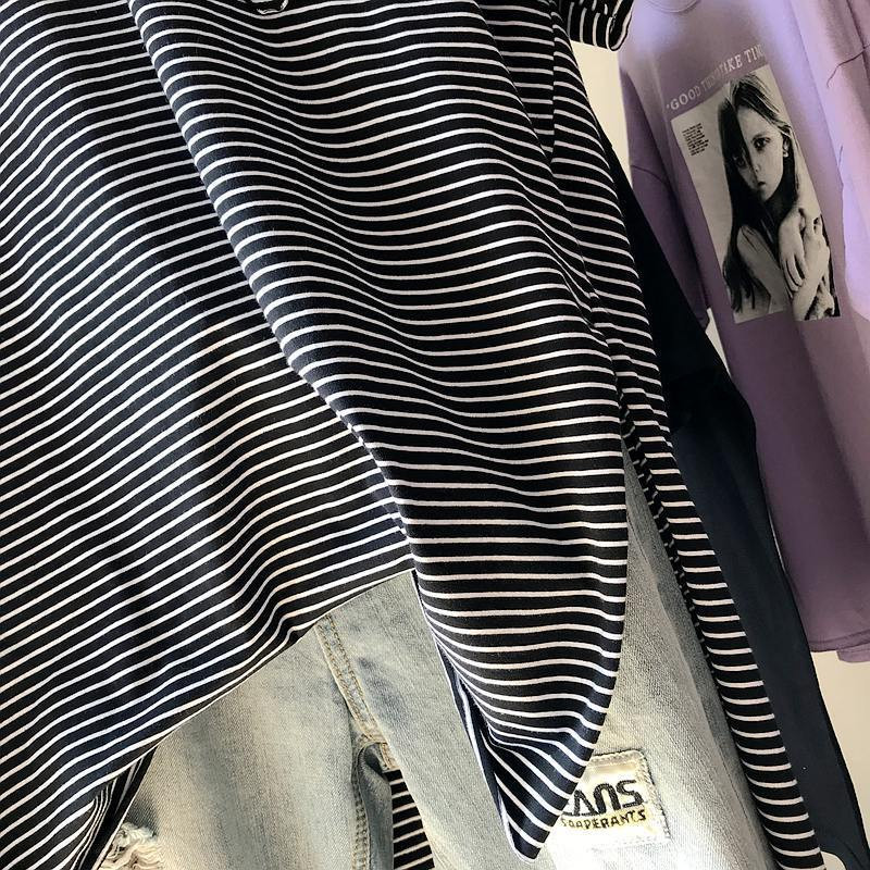 Letné kórejské pruhované nadrozmerné dámske oblečenie 2023 Nové pulóvre s výstrihom do V, voľné topy strednej dĺžky, dámske voľné ležérne tričko