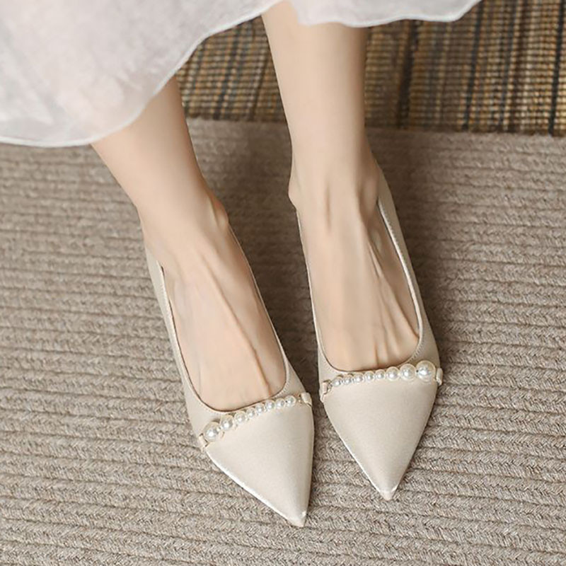 Nauji moteriški vestuviniai batai perlamutriniai balti vestuviniai batai smailiais pirštais aukštakulniai perlai Pompos Bling valties batai princesė raudona 9914N