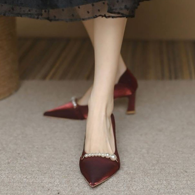 Nauji moteriški vestuviniai batai perlamutriniai balti vestuviniai batai smailiais pirštais aukštakulniai perlai Pompos Bling valties batai princesė raudona 9914N