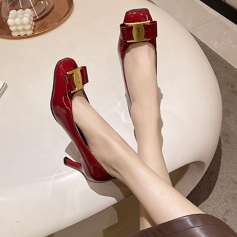 Moteriškos lakinės odos aukštakulniai Suknelė Batai Kvadratiniai pirštai Siurbliai Stiletai Nauji spyruokliniai batai moterims Metaliniai takonai 1110N