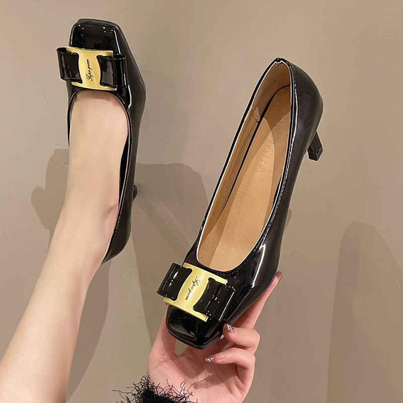 Moteriškos lakinės odos aukštakulniai Suknelė Batai Kvadratiniai pirštai Siurbliai Stiletai Nauji spyruokliniai batai moterims Metaliniai takonai 1110N