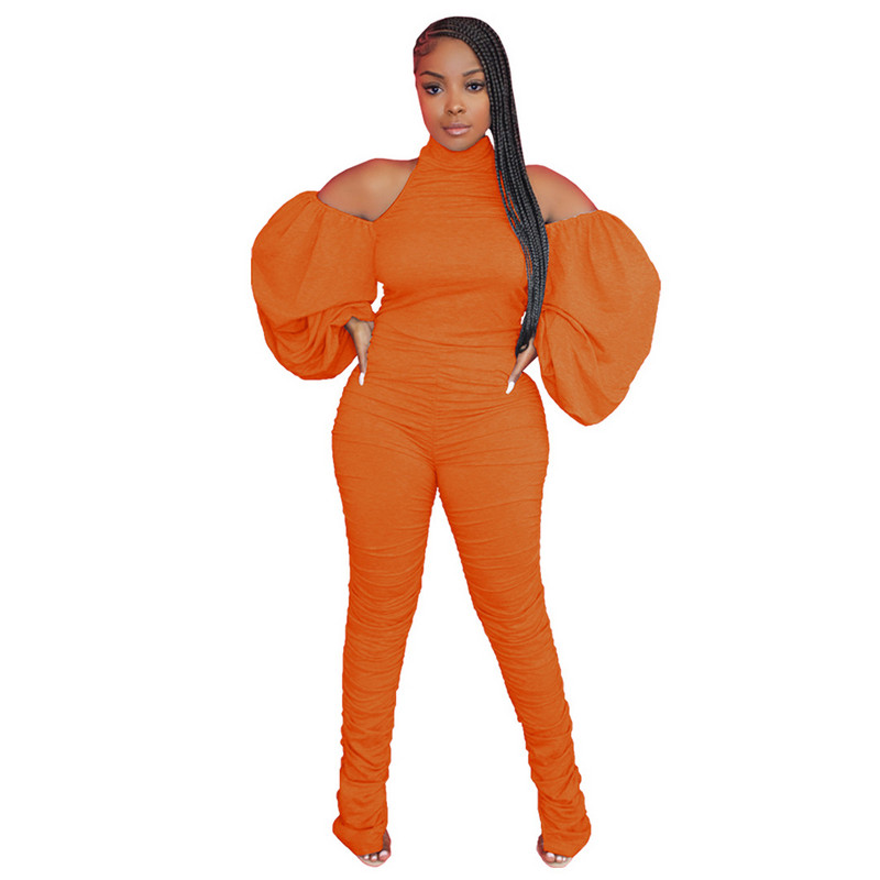 Ulični kombinezon s halterima bez leđa, s naborima, spuštenih ramena, dugih rukava, donjeg dijela kombinezona, široke zvonaste hlače s podijeljenim rukavima