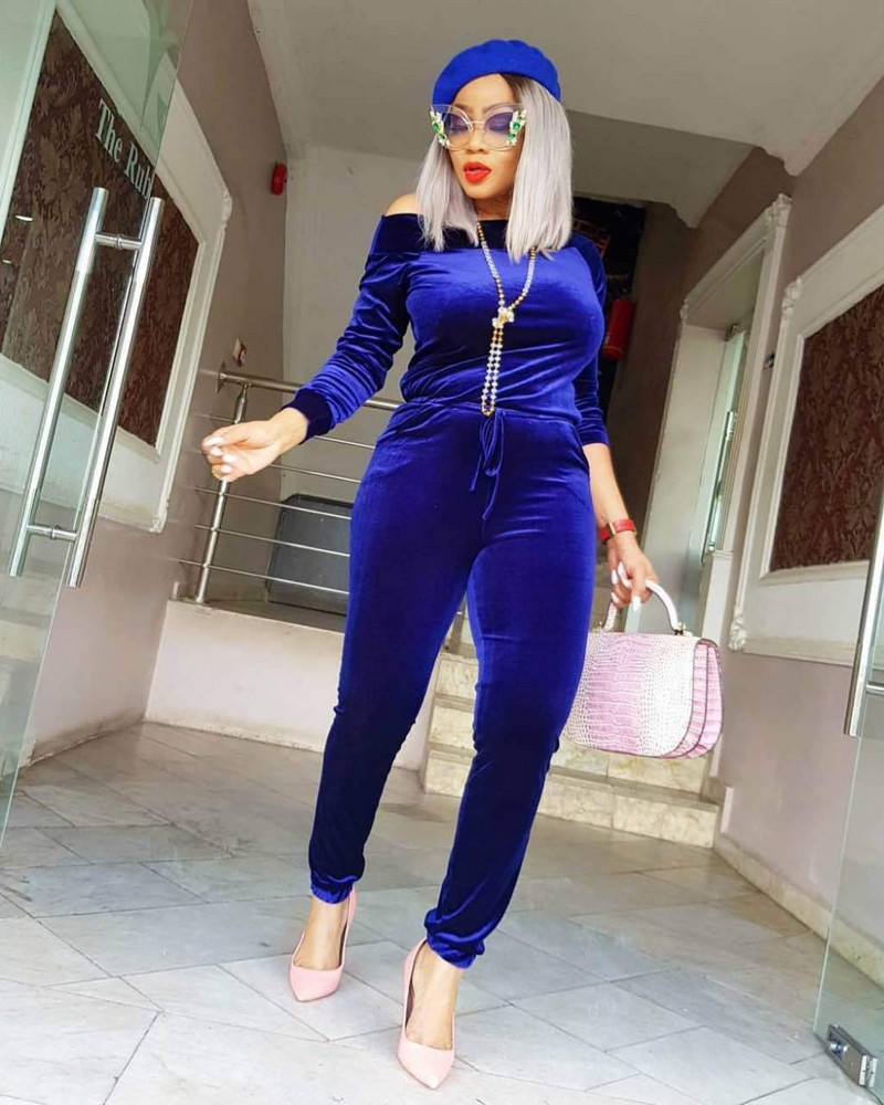 Novi jednobojni, seksi kombinezon s otvorenim ramenima, jesenski kombinezon dugih rukava s uzicom, ženski kombinezon pune dužine u ulici