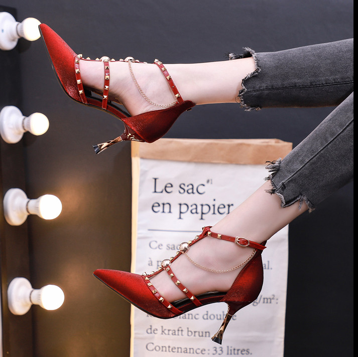 2022 tavaszi nyár új fekete magassarkú vékony szegecsekkel cipő Design ruha szandál női pumpák női tündér stílus