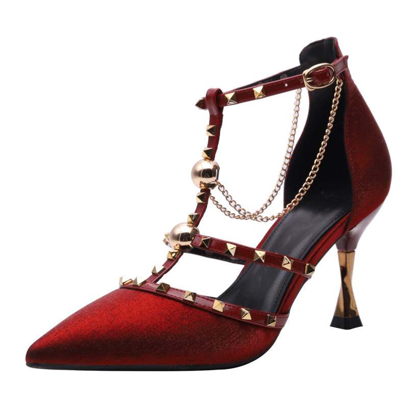 2022 tavaszi nyár új fekete magassarkú vékony szegecsekkel cipő Design ruha szandál női pumpák női tündér stílus