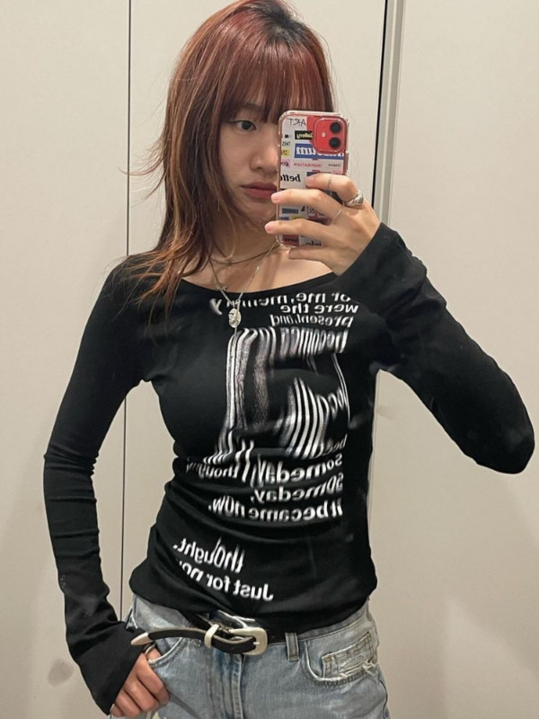 Dámske tričko s potlačou graffiti písmen KOSAHIKI, úzke crop topy s dlhým rukávom, estetické grunge tričká s motívom Y2k, streetwear, Harajuku tričká