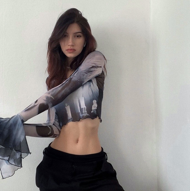 Лято 2022 г. Тениски с щампи Мрежести пуловери с кръгло деколте Рог с дълъг ръкав Ежедневни европейски красиви рокли Горнища y2k дрехи на едро