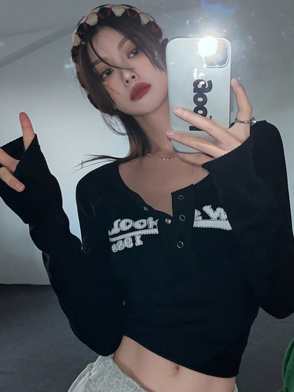 Tricou cu elastic cu imprimeu retro graffiti Tonngirls pentru femei, top crop subțire sexy, cu mânecă lungă cu nervuri, topuri cu decolteu în formă de grunge, tricou coreean