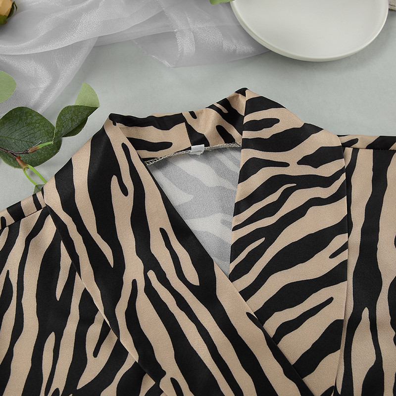 Dámsky oblek s dlhým rukávom a šnurovaním s potlačou zebry