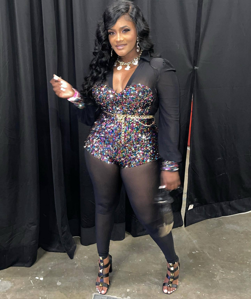 Sexy dámsky overal s flitrami a klubovým ceruzkou, výstrihom do V, jesenný flitrovaný párty overal