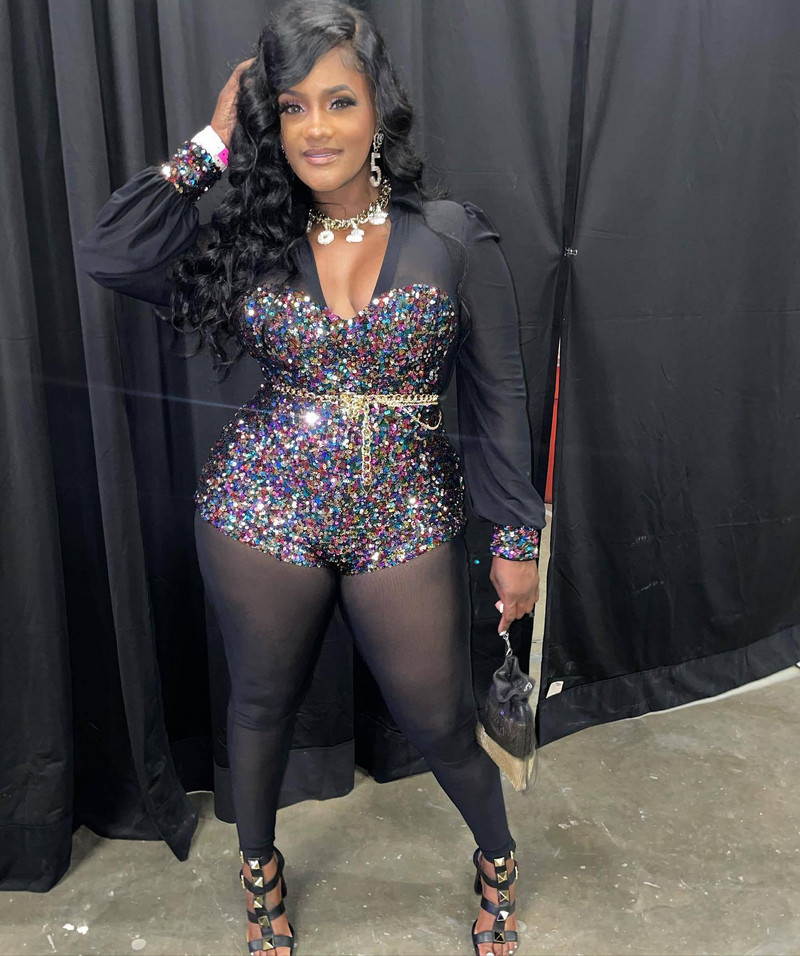 Sexy dámsky overal s flitrami a klubovým ceruzkou, výstrihom do V, jesenný flitrovaný párty overal