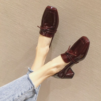 Дамски летни обувки Обувки с квадратни пръсти за жени 2023 г. със средни токчета Червени нормални кожени ежедневни презрамки Мокасини Тенденция пролет