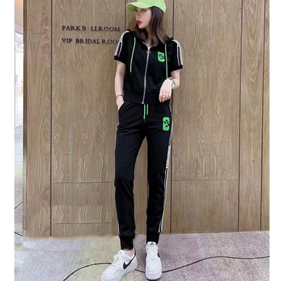 Γυναικείες αθλητικές φόρμες 2023 Καλοκαίρι Νέο λεπτό κοστούμι μόδας κοντό μανίκι πουλόβερ με κουκούλα παντελόνι σετ δύο τεμαχίων για γυναικεία ρούχα σε μεγάλο μέγεθος