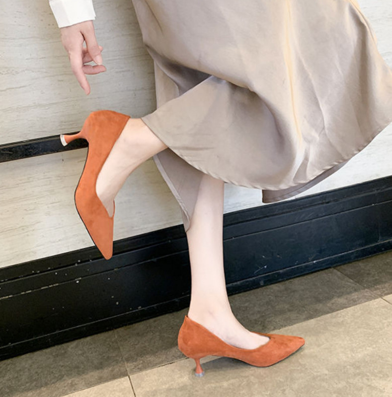 Dámska letná obuv so stredným podpätkom, topánky pre ženy 2023 so špicatou špičkou, kancelárske čierne sandále Stilito, trend v akcii, prázdninová ponuka