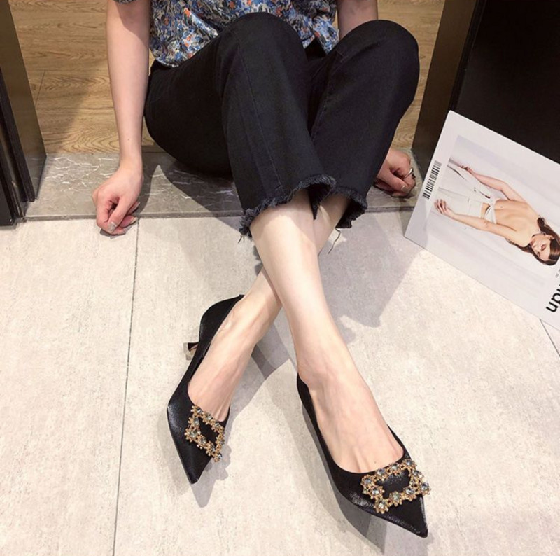 Cipele za žene 2023. sa srednjom potpeticom Ženska ljetna obuća Crvena vjenčana mladenka Cipela Kristali Šiljati prsti Dijamantni kamenčić 39