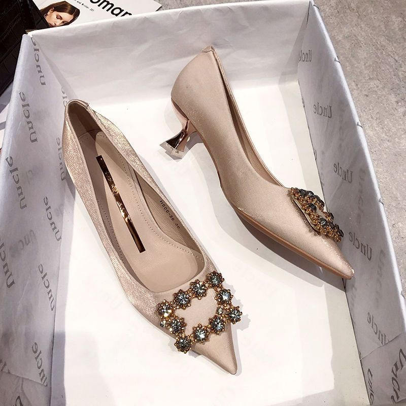 Cipele za žene 2023. sa srednjom potpeticom Ženska ljetna obuća Crvena vjenčana mladenka Cipela Kristali Šiljati prsti Dijamantni kamenčić 39