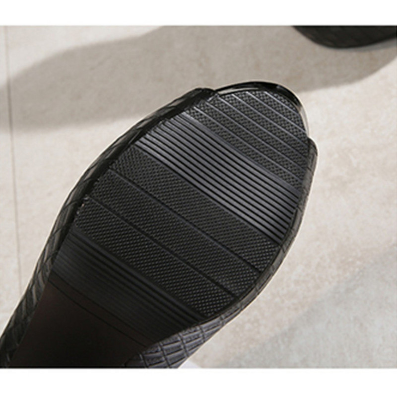 Μόδα καρό μοτίβο μαύρα δερμάτινα γυναικεία παπούτσια 2023 Νέα αδιάβροχη πλατφόρμα Ρηχή σέξι γυναικεία αντλία Γραφείο δεξιώσεων με ψηλοτάκουνα παπούτσια