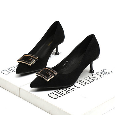 Módne dámske lodičky s kovovou prackou v tvare G, jeseň 2023, nové čierne, pevné, s flock špicatou špičkou, vysoké podpätky, 6 cm, dámske kancelárske topánky, šaty