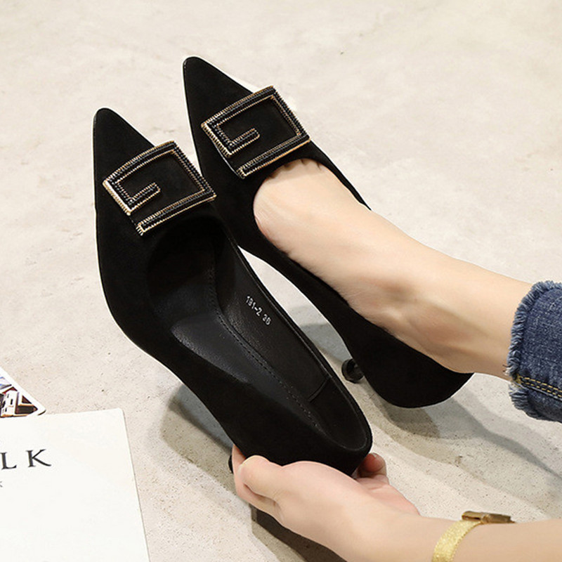 Módne dámske lodičky s kovovou prackou v tvare G, jeseň 2023, nové čierne, pevné, s flock špicatou špičkou, vysoké podpätky, 6 cm, dámske kancelárske topánky, šaty