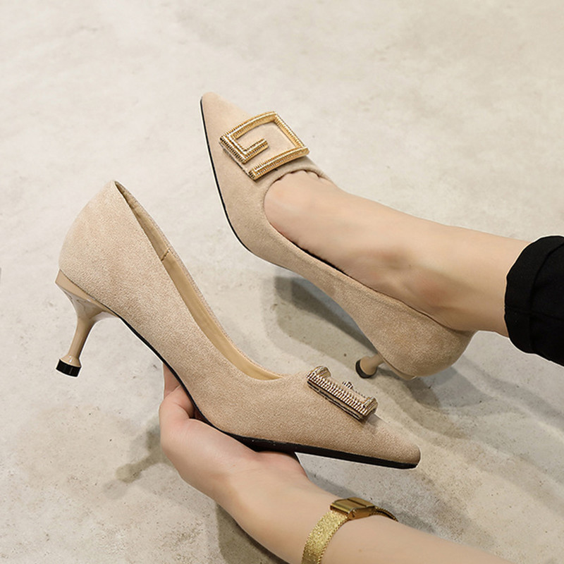 Módne dámske lodičky s kovovou prackou v tvare G, jeseň 2023, nové čierne, pevné, s flock špicatou špičkou, vysoké podpätky, 6 cm, dámske kancelárske topánky, šaty