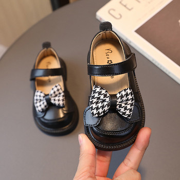 2023 Бебешки кожени обувки за момичета Пролет и есен Меко дъно Принцеса Обикновени ежедневни универсални детски модни бебешки обувки First Walker Shoe