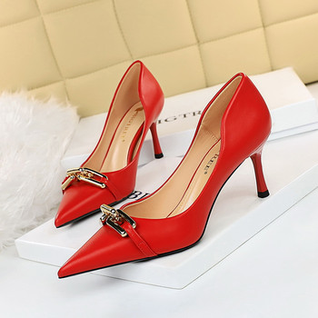 Меки кожени елегантни дамски помпи Пролетни метални катарама Плитки дамски офис обувки с остри пръсти Червени черни сватбени обувки на висок ток Парти