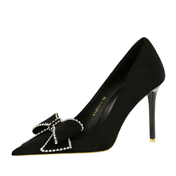 2023 Νέα σέξι γυναικεία παπούτσια νυχτερινού κλαμπ με μυτερά δάχτυλα Black Flock Shallow Fashion Pumps Crystal Bowknot Pumps Γυναικεία ψηλοτάκουνα φόρεμα γραφείου