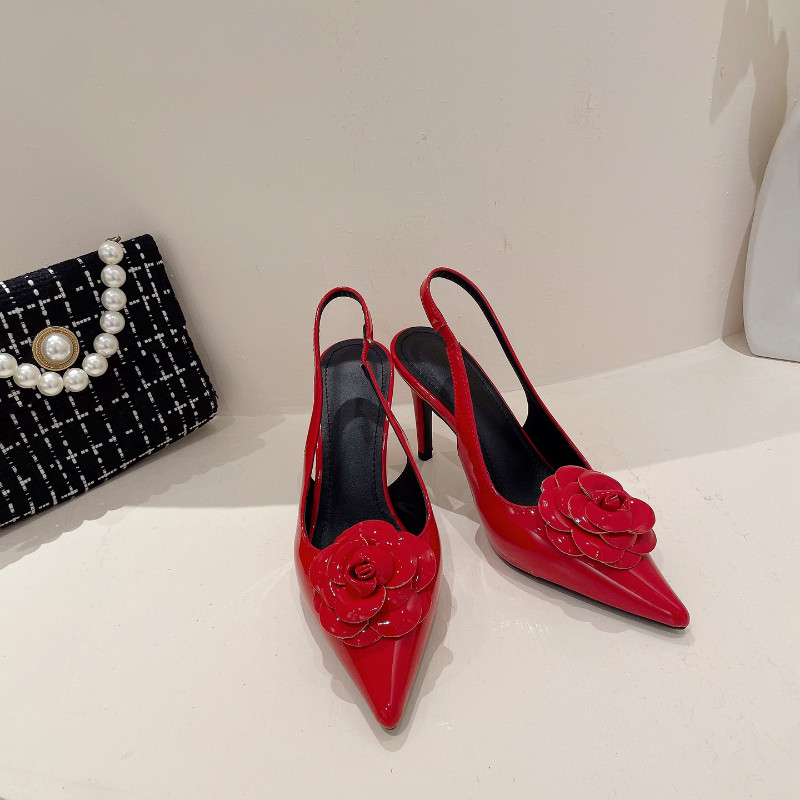 Dámske sandále s prackou z lakovanej kože, špicaté, na vysokých podpätkoch, jednofarebné, s remienkom vzadu, elegantné spoločenské topánky, párty lodičky