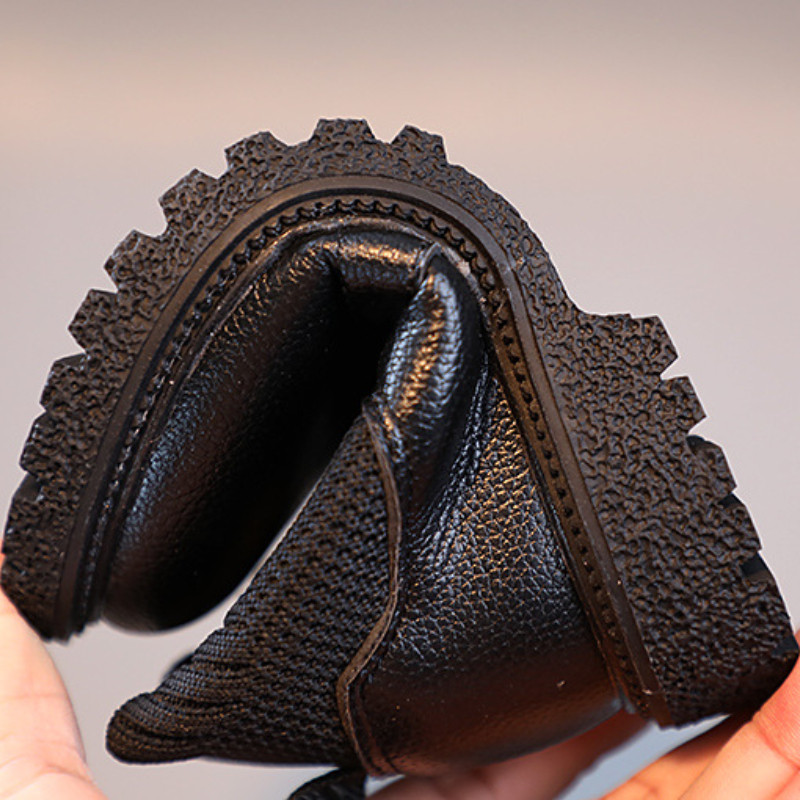 Botines Jesen Zima Nove dječje čizme Britanske mekane kožne čizme za djevojčice Plišane tople dječje cipele Modne čizme za gležnjeve s patentnim zatvaračem Botinki