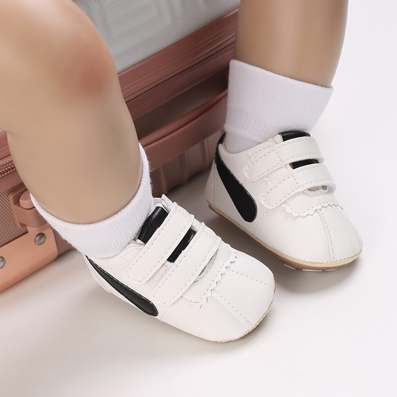 Nou-născut Bebeluș Băiețel Fată Culoarea inimii Pantofi din piele pentru sugari Încălțăminte de cauciuc Anti-alunecare pentru copii mici Pantofi ocazionali pentru bebeluși 0-18M