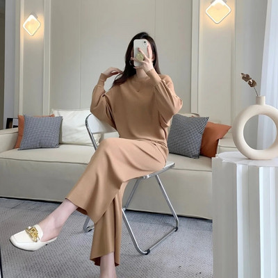 Νέα μόδα σετ δύο τεμαχίων Γυναικεία παντελόνια με ψηλό γιακά επάνω φαρδιά ποδαρικά ρούχα casual φαρδιά κοστούμια φθινοπωρινά πλεκτά σετ παντελονιών με ραβδώσεις 2023